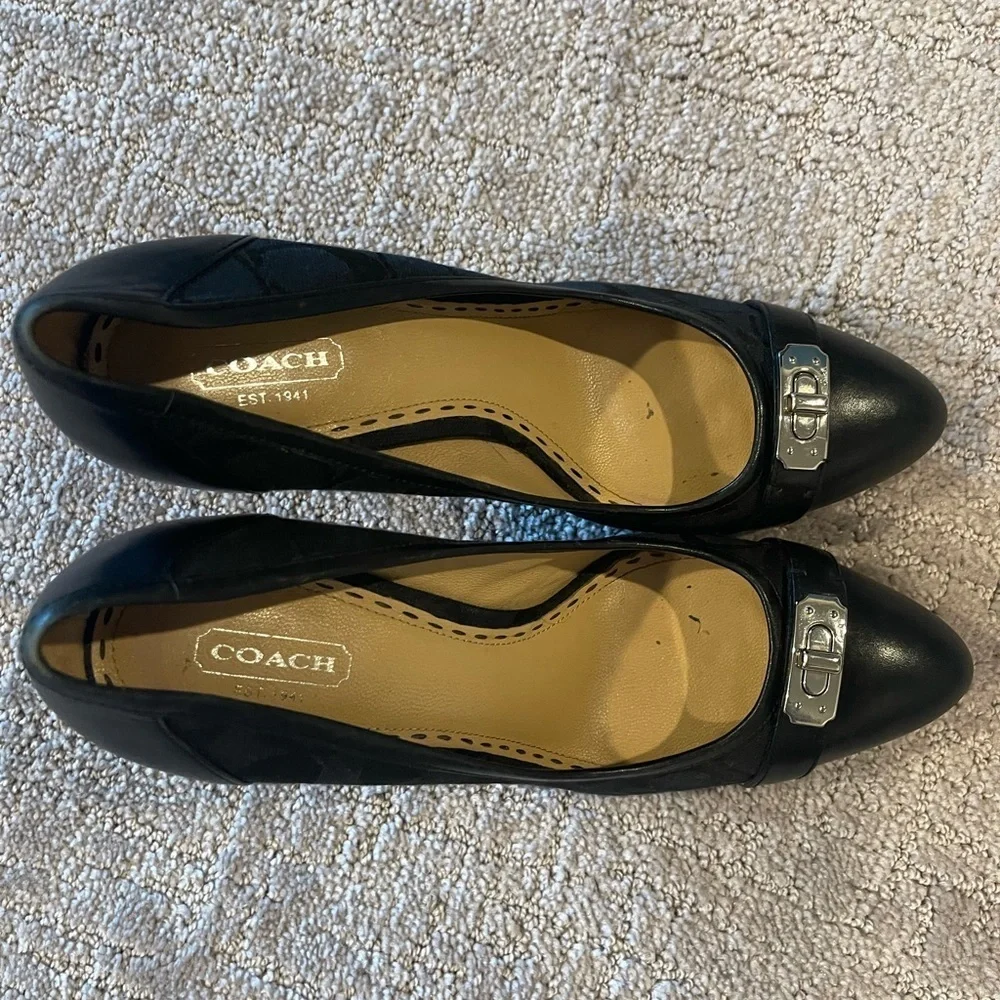 Coach Camille Signature Turn Lock Black Pump, Leather/Jacquard, Almond Toe, 8.5B - Picture 7 of 13